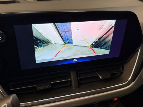 Used 2025 Chevrolet Trax LT w/ LT Convenience Package image 14