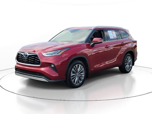 Used 2020 Toyota Highlander Platinum AWD/4WD image 2