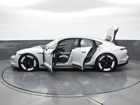 Used 2025 Porsche Taycan GTS image 31