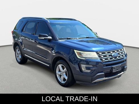 Used 2016 Ford Explorer XLT w/ Equipment Group 201A AWD/4WD image 3