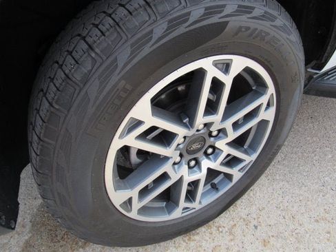 Used 2025 Ford Expedition Active AWD/4WD image 52