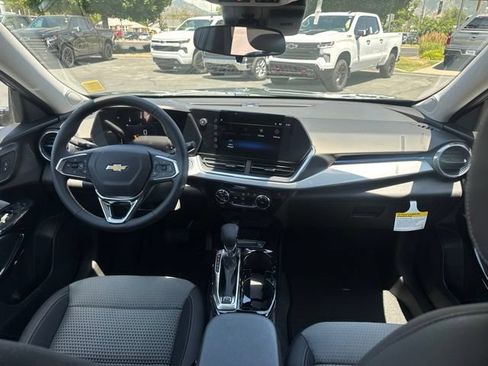 New 2026 Chevrolet Trax LT w/ LT Convenience Package FWD image 12