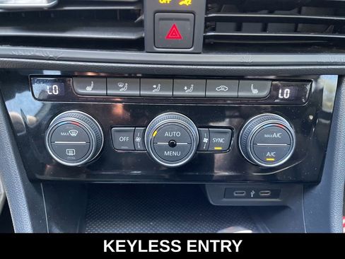 Used 2021 Volkswagen Jetta SE FWD image 10