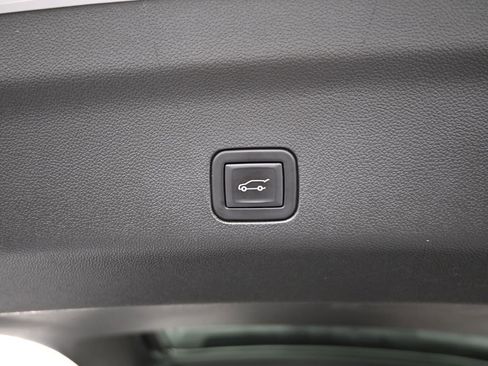 Used 2023 Chevrolet Tahoe Z71 w/ Luxury Package image 50