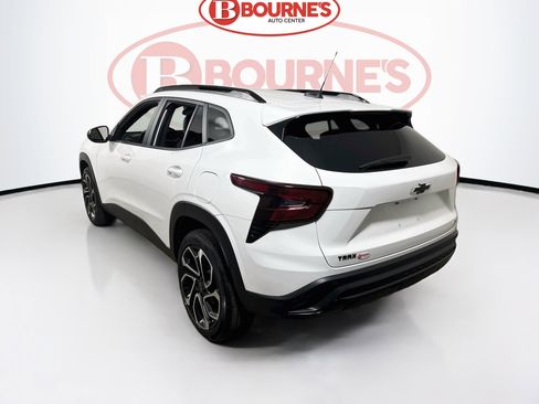 Used 2024 Chevrolet Trax RS w/ Driver Confidence Package FWD image 8