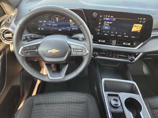 Used 2026 Chevrolet Equinox LT w/ Safety and Technology Package FWD image 27