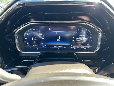 Used 2023 Chevrolet Silverado 1500 LT w/ Z71 Off-Road Package AWD/4WD image 27