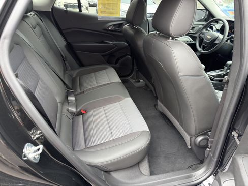 Used 2025 Chevrolet Trax LT FWD image 12