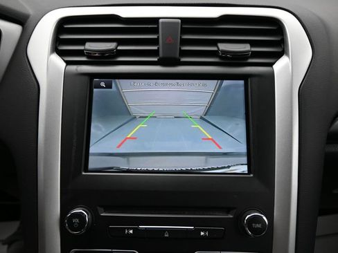Used 2016 Ford Fusion SE FWD image 22