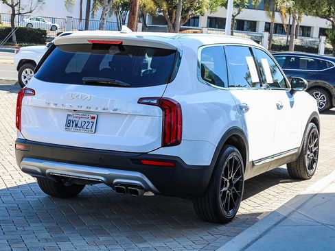 Used 2022 Kia Telluride EX w/ EX Premium Package FWD image 7