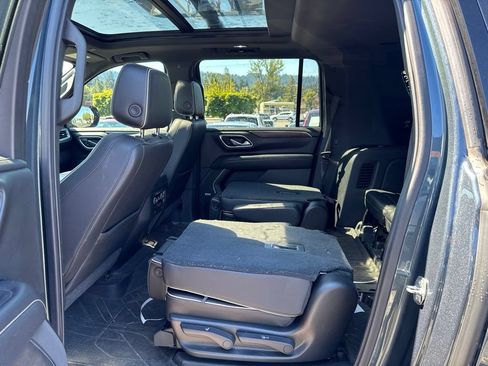 Used 2021 Chevrolet Suburban Premier w/ Premium Package AWD/4WD image 7
