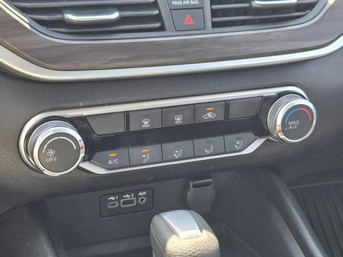 Used 2025 Nissan Altima 2.5 SV FWD image 27
