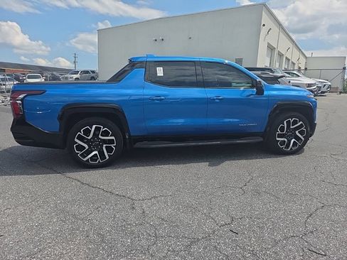 Used 2025 Chevrolet Silverado EV RST AWD/4WD image 7
