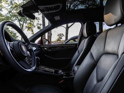 Used 2022 Porsche Macan image 10