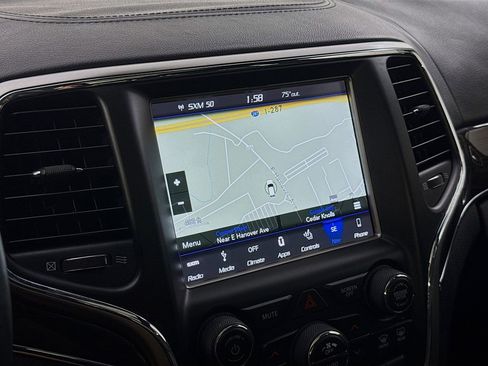 Used 2018 Jeep Grand Cherokee Overland AWD/4WD image 15