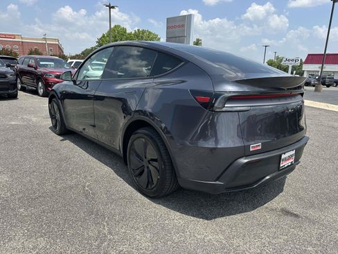 Used 2026 Tesla Model Y AWD image 4