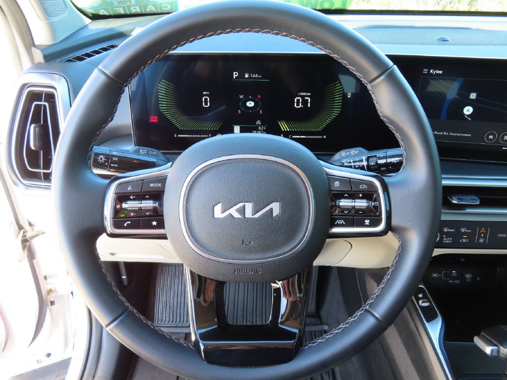 Used 2025 Kia Sorento S AWD/4WD image 19