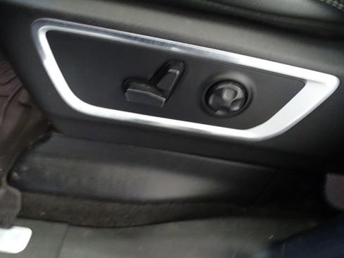 Used 2019 RAM 1500 Laramie AWD/4WD image 3