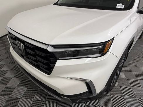 Used 2025 Honda Pilot Touring image 10