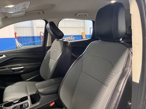 Used 2018 Ford Escape SE w/ SE Sport Appearance Package image 23