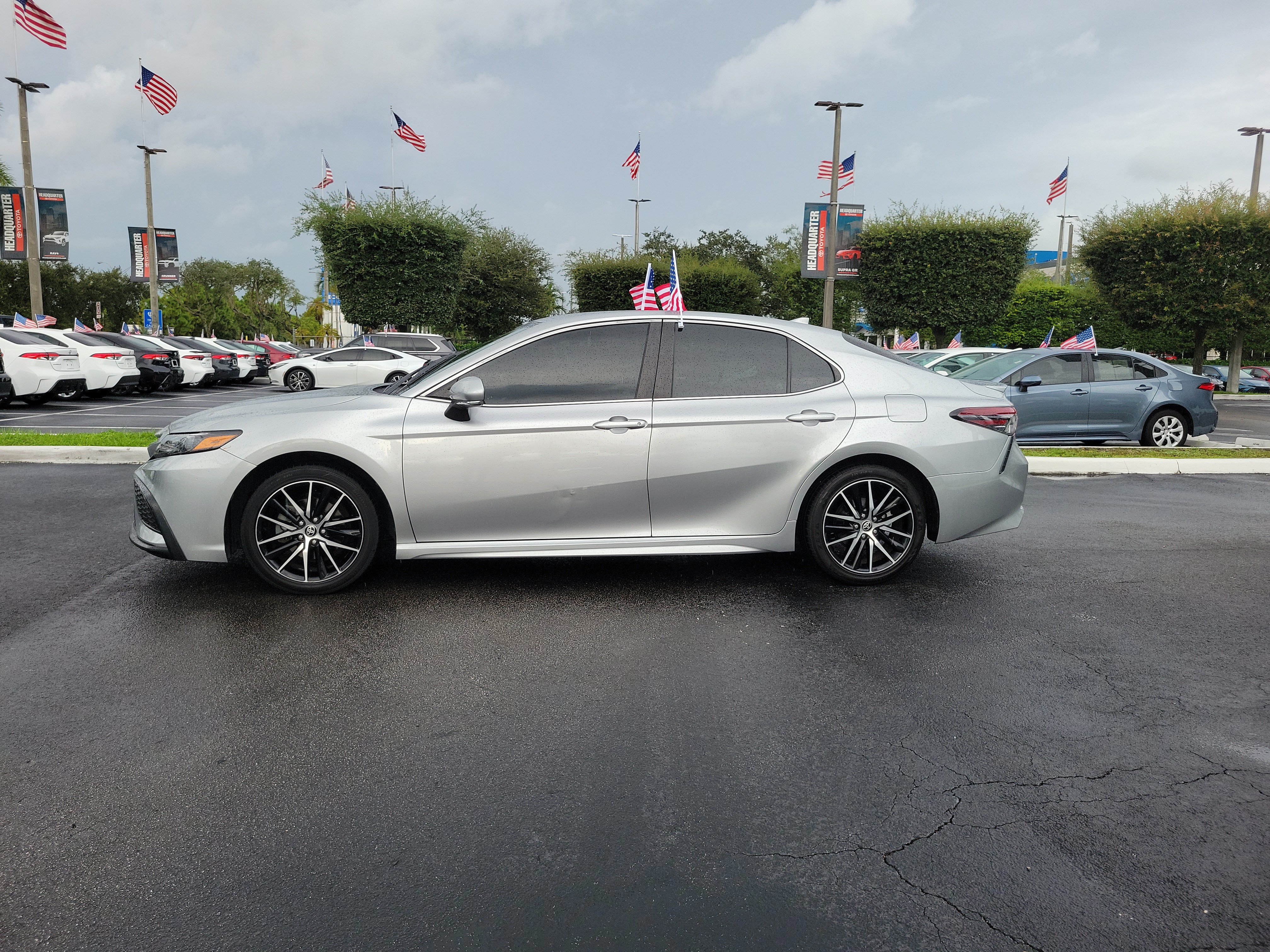 Used 2022 Toyota Camry SE FWD image 7