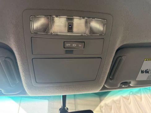 Used 2012 Toyota Highlander FWD image 28