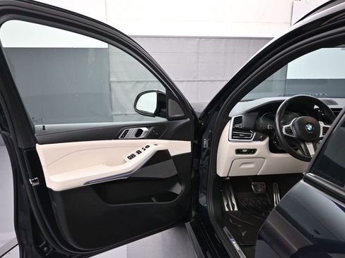 Used 2022 BMW X5 M50i w/ Executive Package image 9