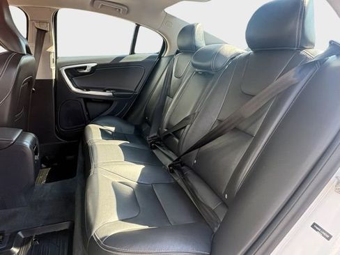 Used 2018 Volvo S60 T5 Dynamic image 17