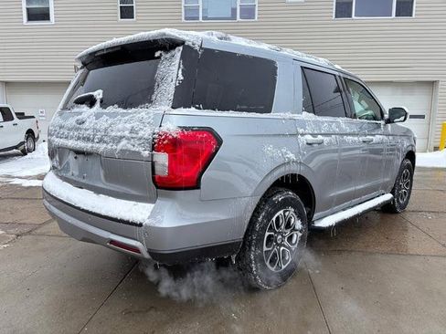 Used 2024 Ford Expedition XLT image 7