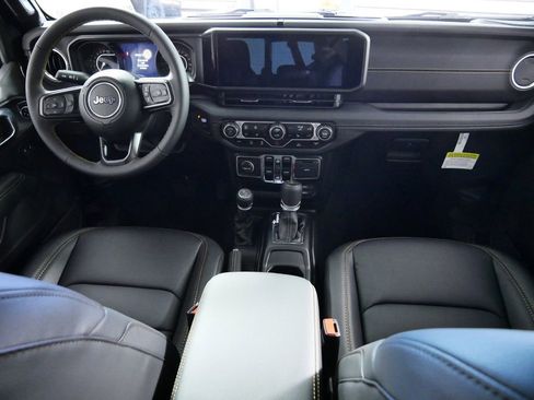 Used 2024 Jeep Gladiator Sport w/ Premium Package image 6