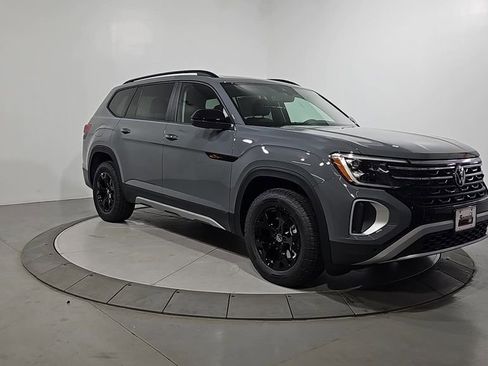 New 2026 Volkswagen Atlas Peak Edition AWD/4WD image 7