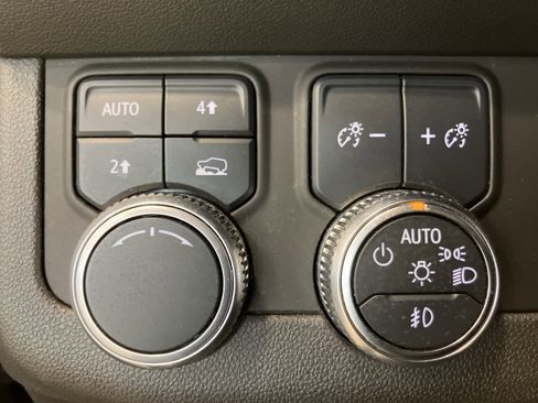 Used 2021 GMC Yukon XL SLT image 14