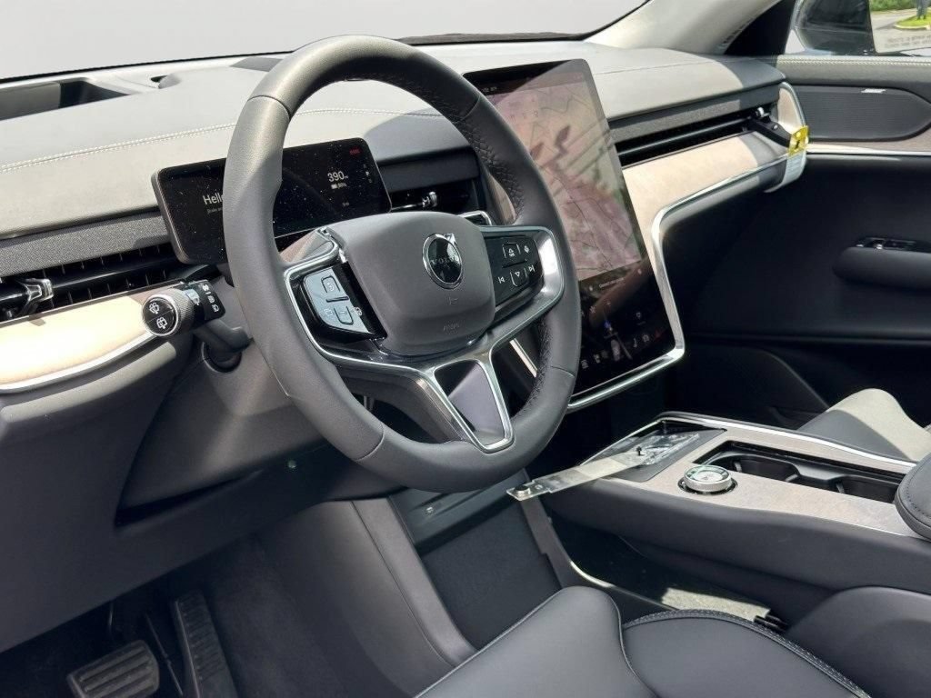 Certified 2025 Volvo EX90 Plus AWD/4WD image 18