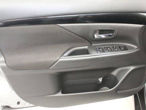 Used 2020 Mitsubishi Outlander ES AWD/4WD image 18
