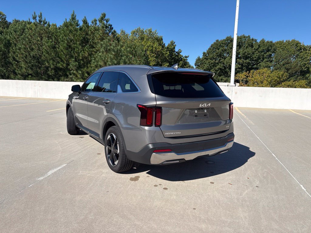Used 2025 Kia Sorento EX AWD/4WD image 2