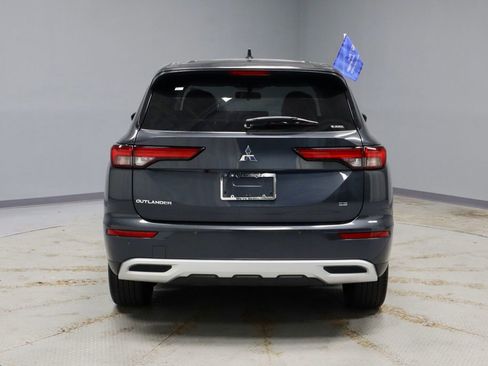 Used 2024 Mitsubishi Outlander SE image 12