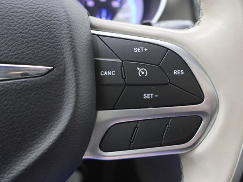 Used 2019 Chrysler Pacifica Limited w/ Tire & Wheel Group image 16