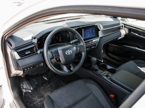 Used 2025 Toyota Camry LE FWD image 8