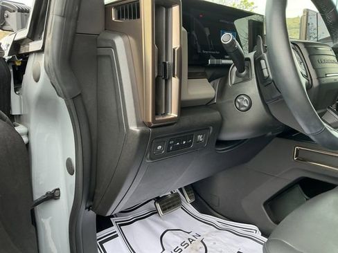 Used 2024 GMC Hummer EV 3X w/ LPO, Illumination Package image 29