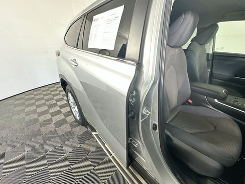 Used 2023 Toyota Highlander L FWD image 28