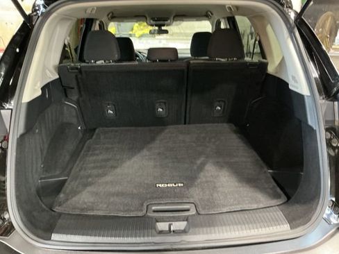 Used 2023 Nissan Rogue SV image 24