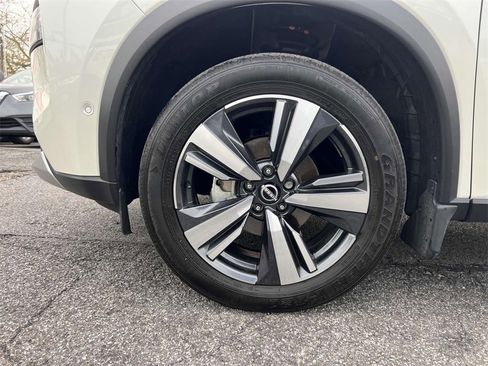 Used 2022 Nissan Rogue Platinum w/ Head-Up Display Package image 9