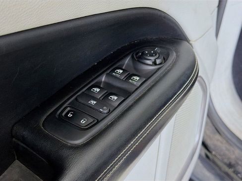 Used 2018 Jeep Compass Latitude FWD image 20