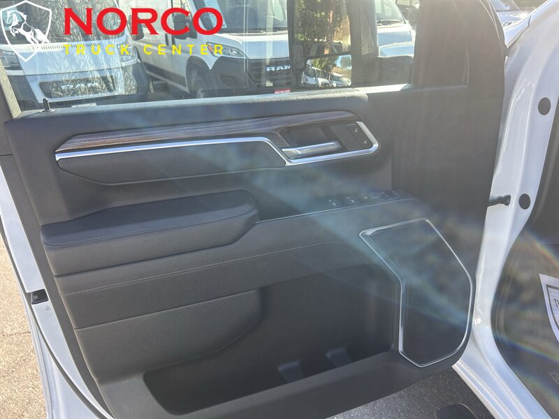 Used 2025 Chevrolet Silverado 2500 LT w/ Convenience Package AWD/4WD image 9