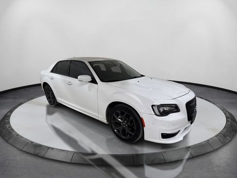 Used 2021 Chrysler 300 Touring L RWD image 3