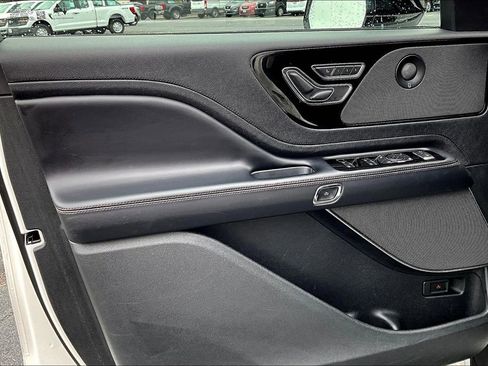 Used 2020 Lincoln Aviator Reserve w/ Class IV Trailer Tow Package image 23