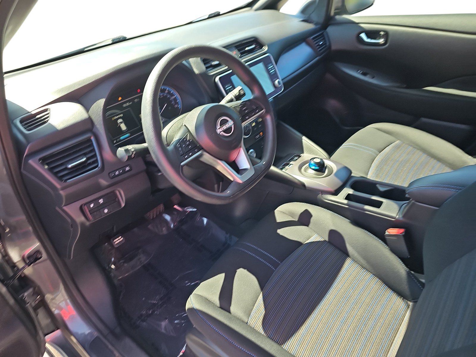 Used 2025 Nissan Leaf S FWD image 13