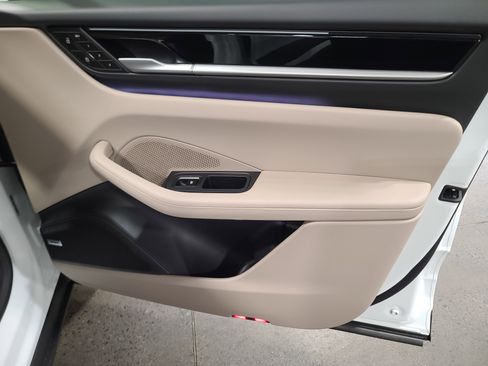 New 2026 Porsche Macan Electric RWD image 28