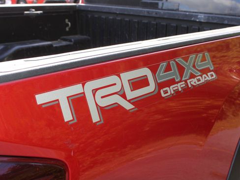 Used 2019 Toyota Tacoma TRD Off-Road AWD/4WD image 7