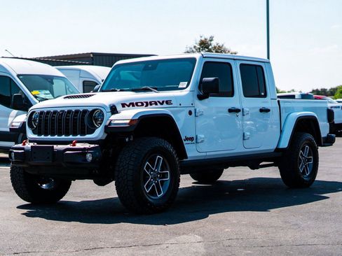 Used 2025 Jeep Gladiator Mojave AWD/4WD image 8
